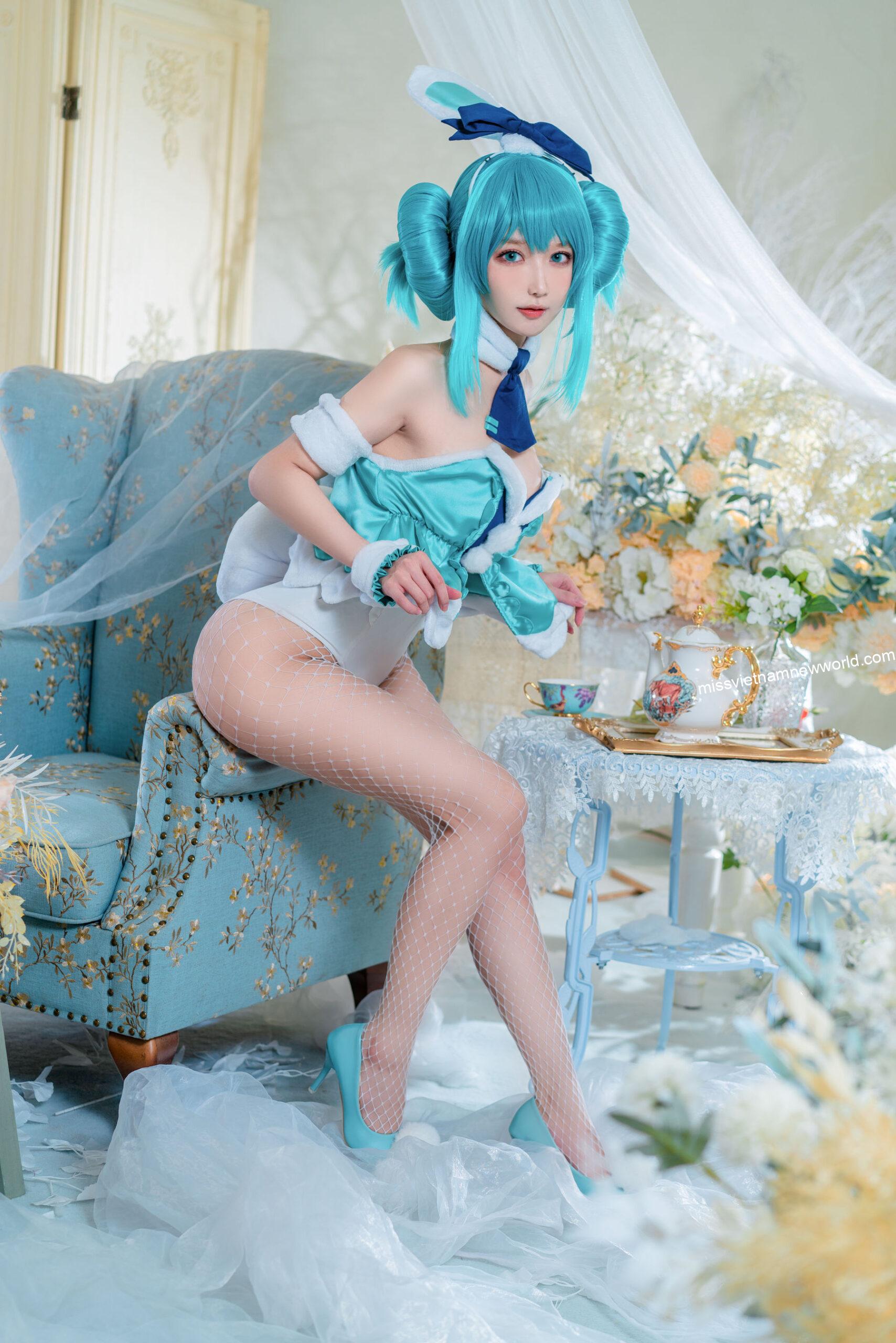 em-gai-a-bao-cosplay-miku (19)