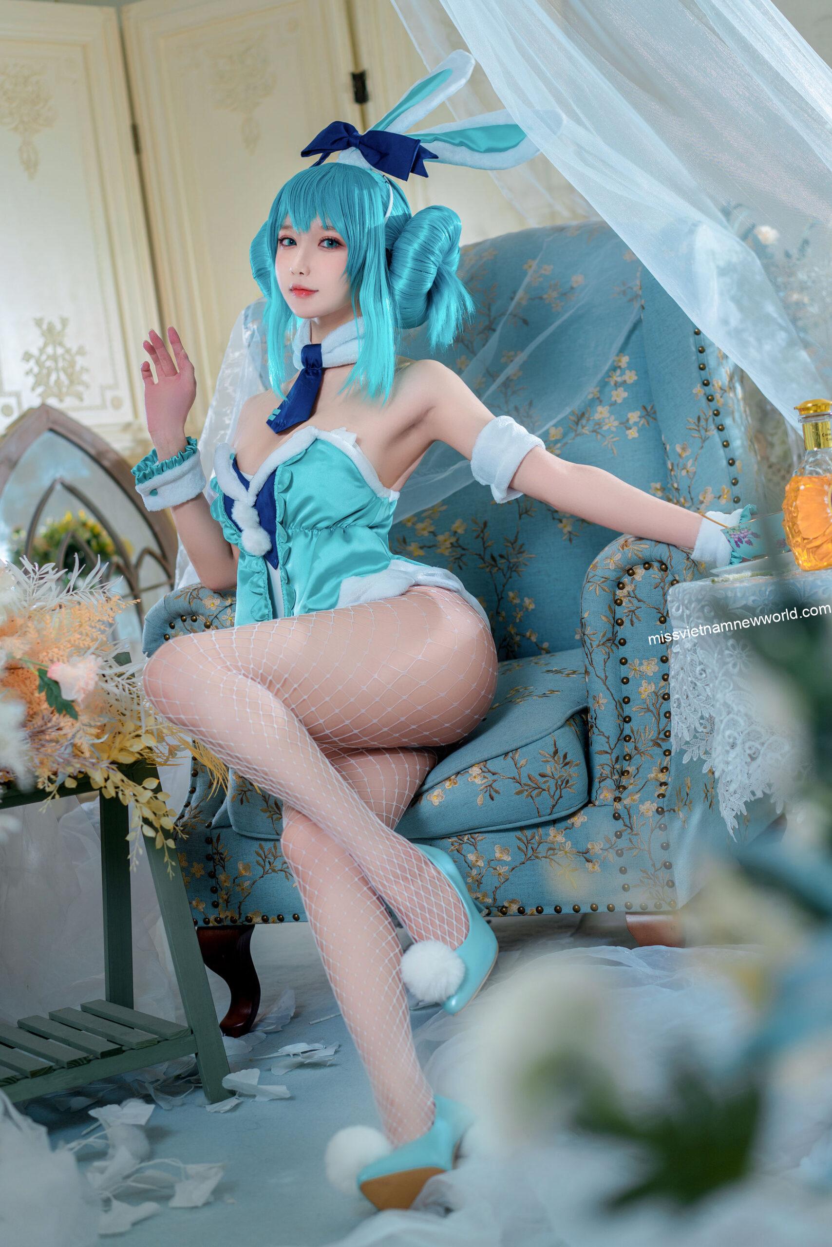 em-gai-a-bao-cosplay-miku (4)