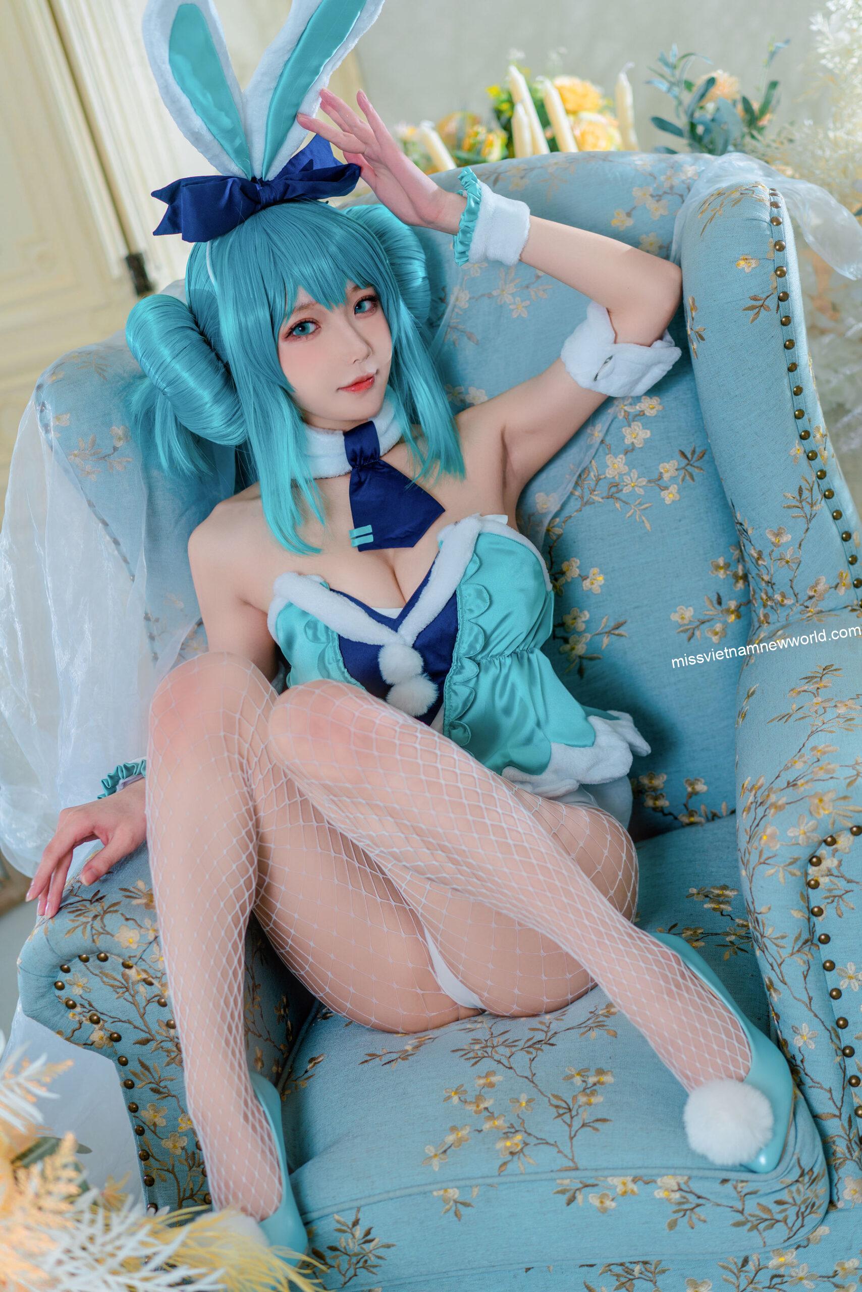 em-gai-a-bao-cosplay-miku (8)