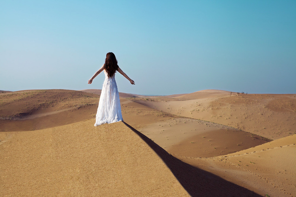 Gallery - Chinese beautiful model Liu Yan with Sexy White Dress on Desert Photo - P6