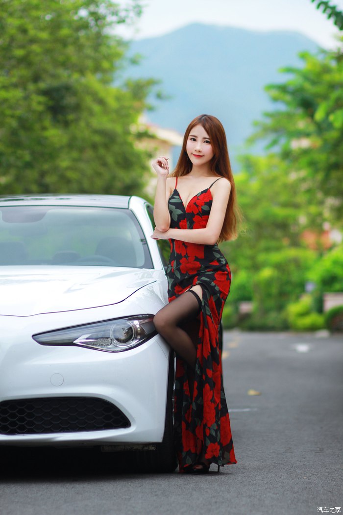 Gato trước cảnh vợ nhà người ta khoe dáng gợi cảm bên xe sang Alfa Romeo Giulia - Hình 15