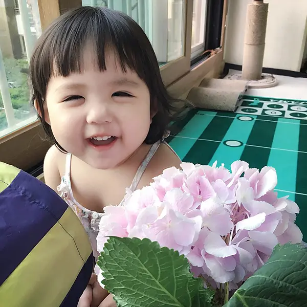 Ảnh đôi em bé cute