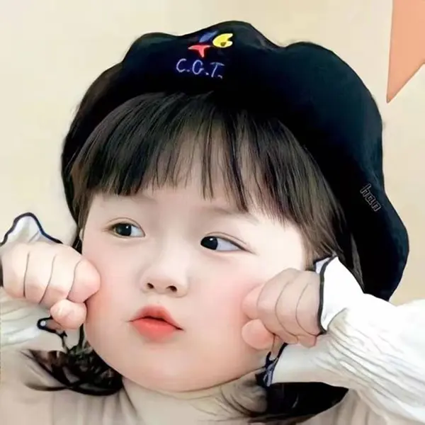 Hình ảnh em be cute de thương