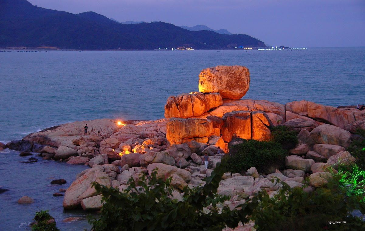 Điểm du lịch Hòn Chồng Nha Trang