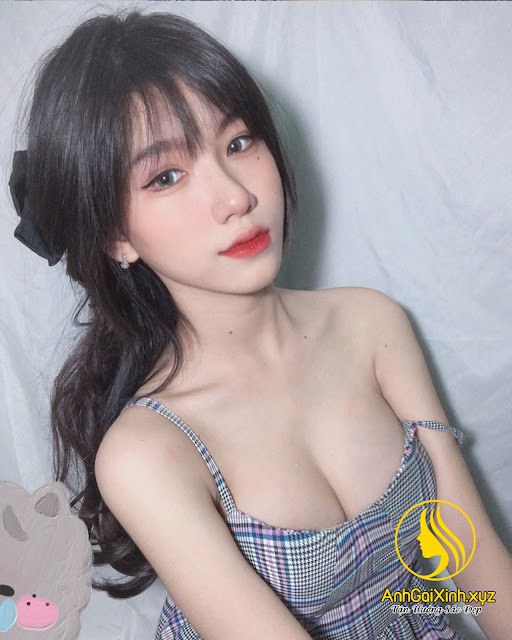 Mi Trần - Hot Girl 2k5 sở hữu thân hình sexy quyến rũ với vòng 1 căng tròn