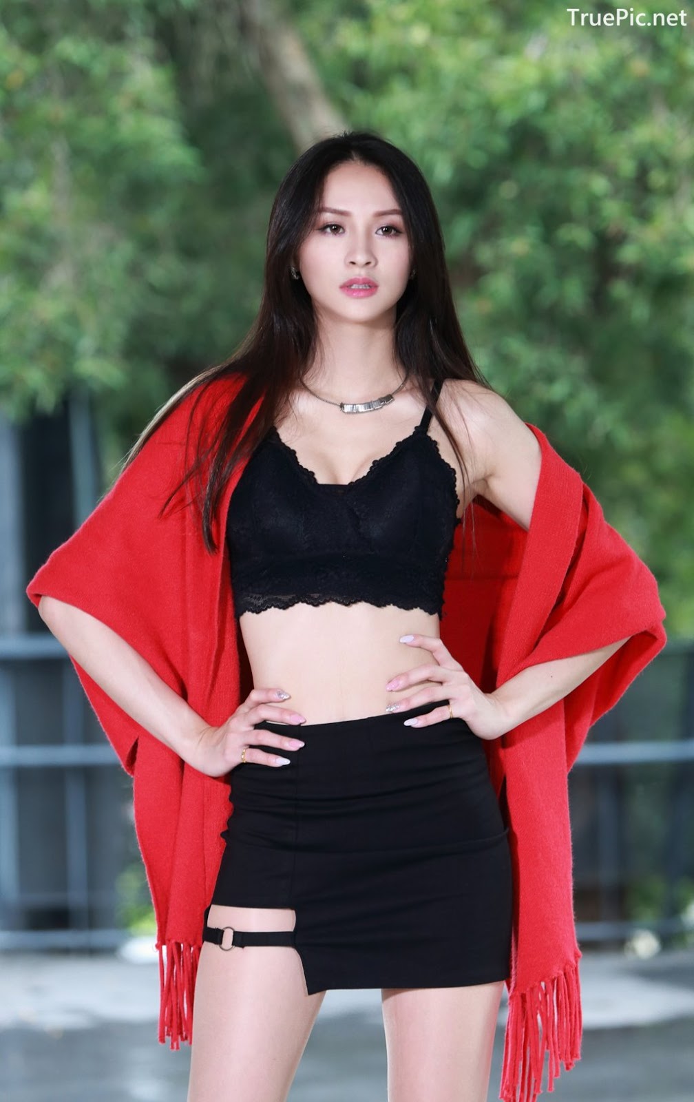 Image-Taiwanese-Beautiful-Long-Legs-Girl-雪岑Lola-Black-Sexy-Short-Pants-and-Crop-Top-Outfit-TruePic.net- Picture-10