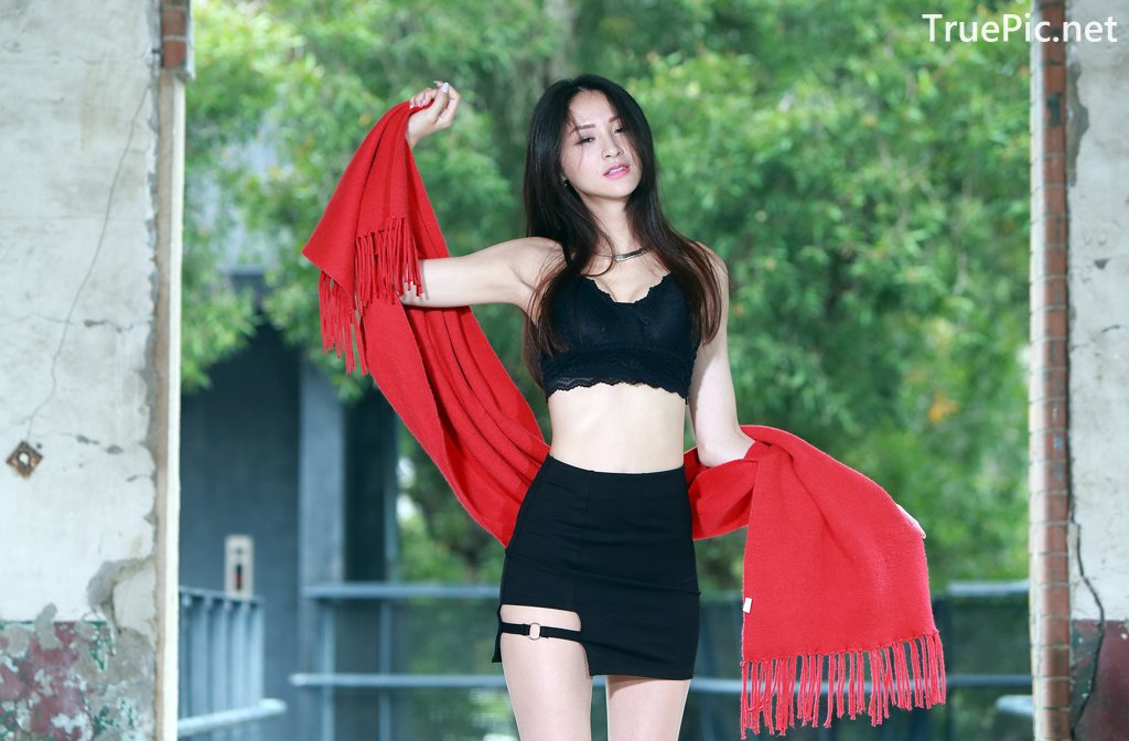 Image-Taiwanese-Beautiful-Long-Legs-Girl-雪岑Lola-Black-Sexy-Short-Pants-and-Crop-Top-Outfit-TruePic.net- Picture-14