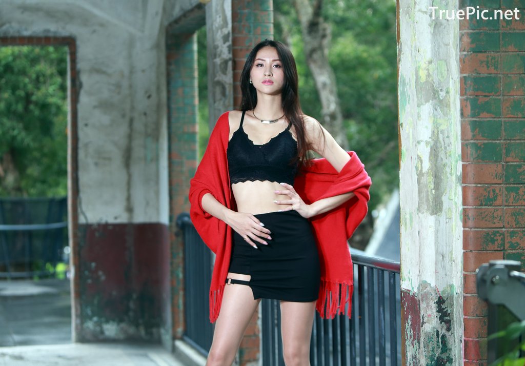 Image-Taiwanese-Beautiful-Long-Legs-Girl-雪岑Lola-Black-Sexy-Short-Pants-and-Crop-Top-Outfit-TruePic.net- Picture-5