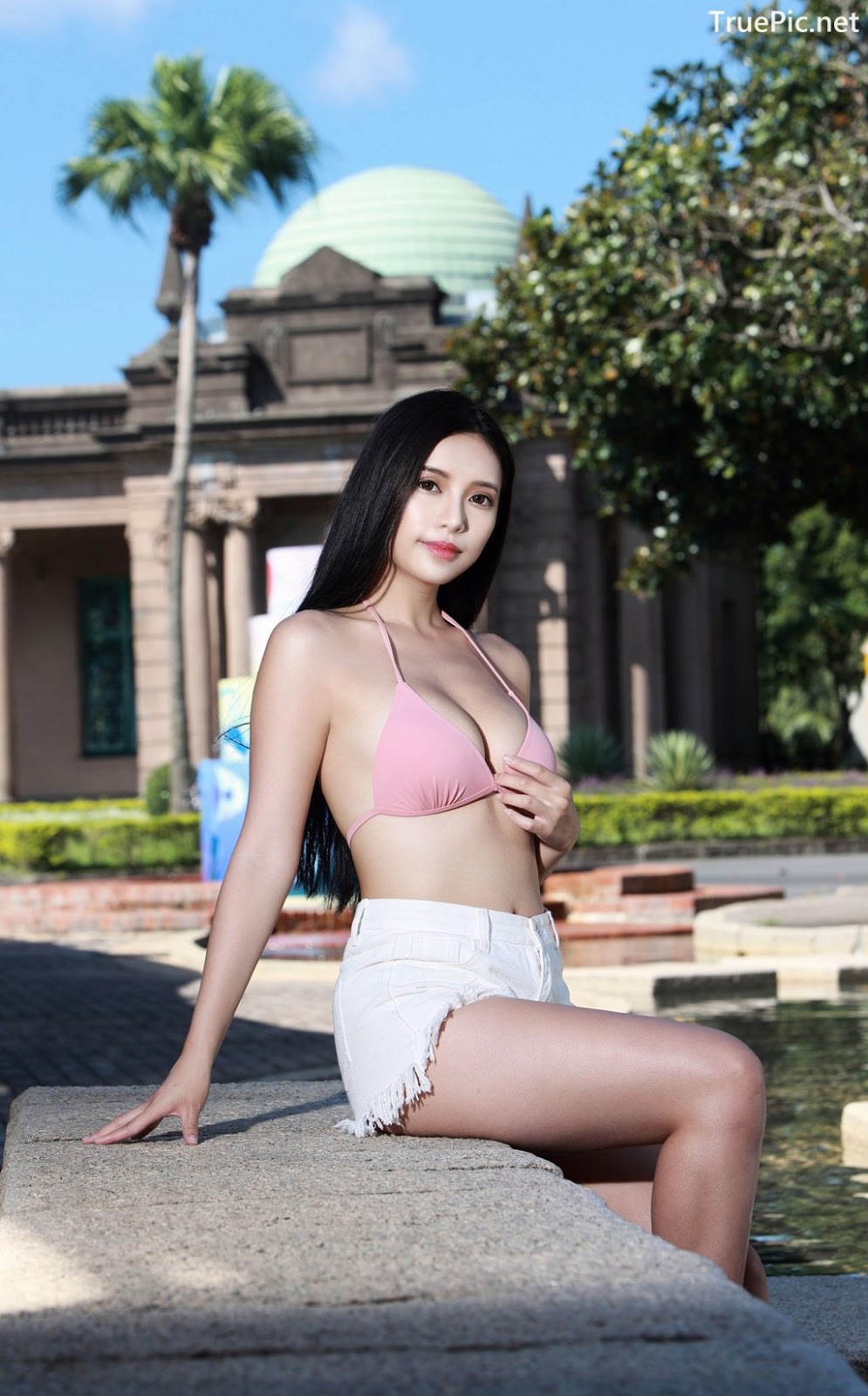 Image-Taiwanese-Model–莊舒潔-ViVi–Hot-Pink-Bikini-Top-and-White-Short-Pants-TruePic.net- Picture-10