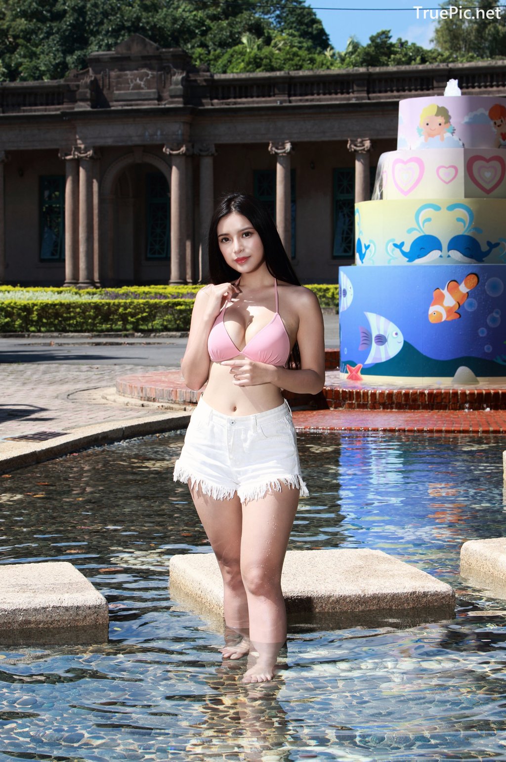 Image-Taiwanese-Model–莊舒潔-ViVi–Hot-Pink-Bikini-Top-and-White-Short-Pants-TruePic.net- Picture-49