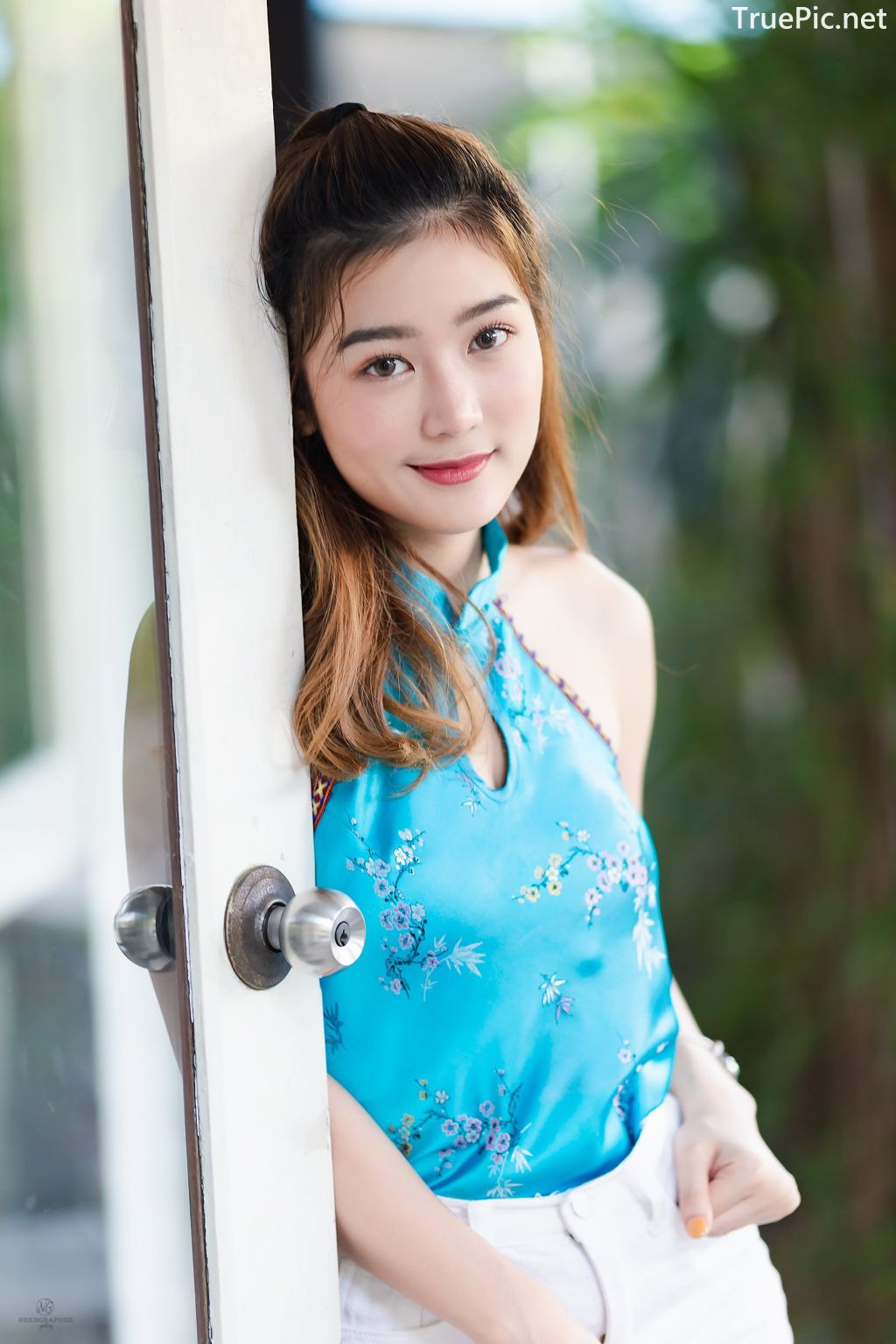 Image-Thailand-Beautiful-Girl-Pattaravadee-Boonmeesup-Blue-Chinese-Traditional-Undershirt-TruePic.net- Picture-2