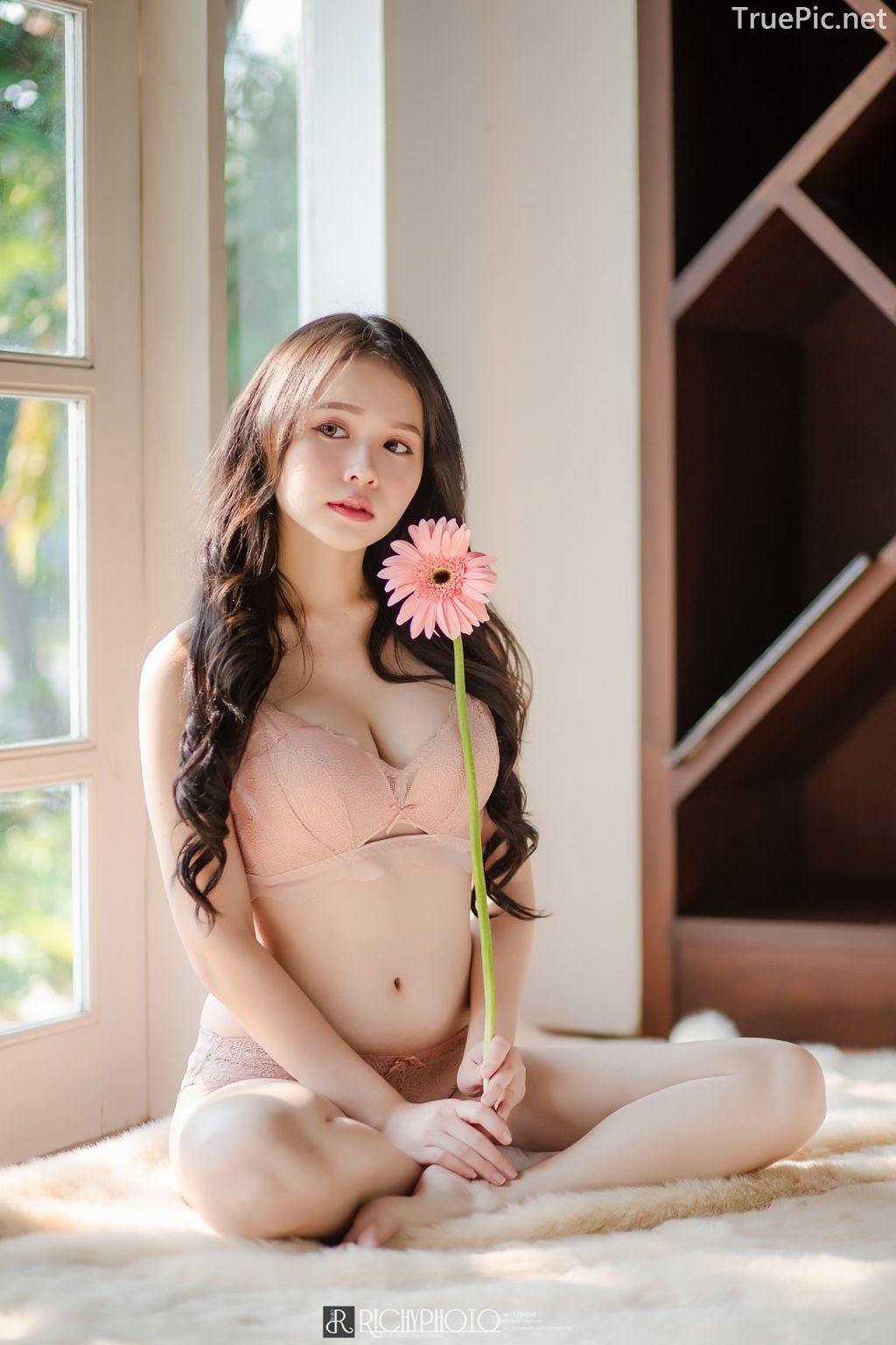 Image-Thailand-Cute-Model-Tuktick-Ponthip-Tantisuwanna-Girl-On-Flower-TruePic.net- Picture-25