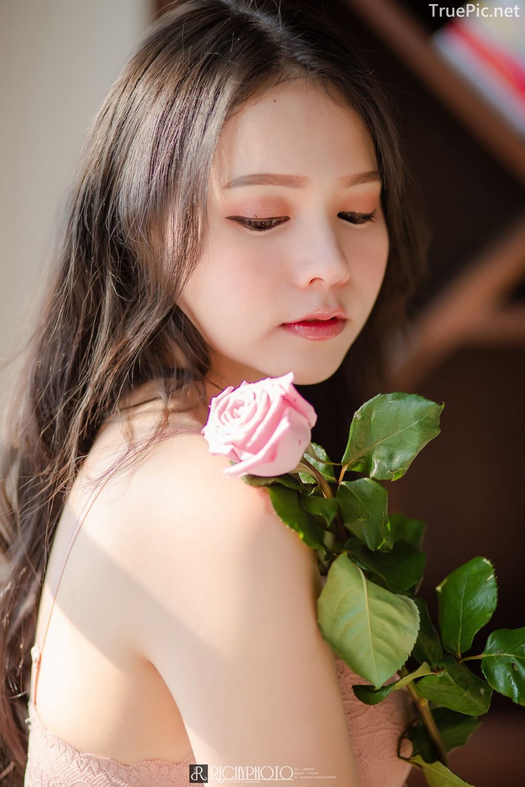 Image-Thailand-Cute-Model-Tuktick-Ponthip-Tantisuwanna-Girl-On-Flower-TruePic.net- Picture-27