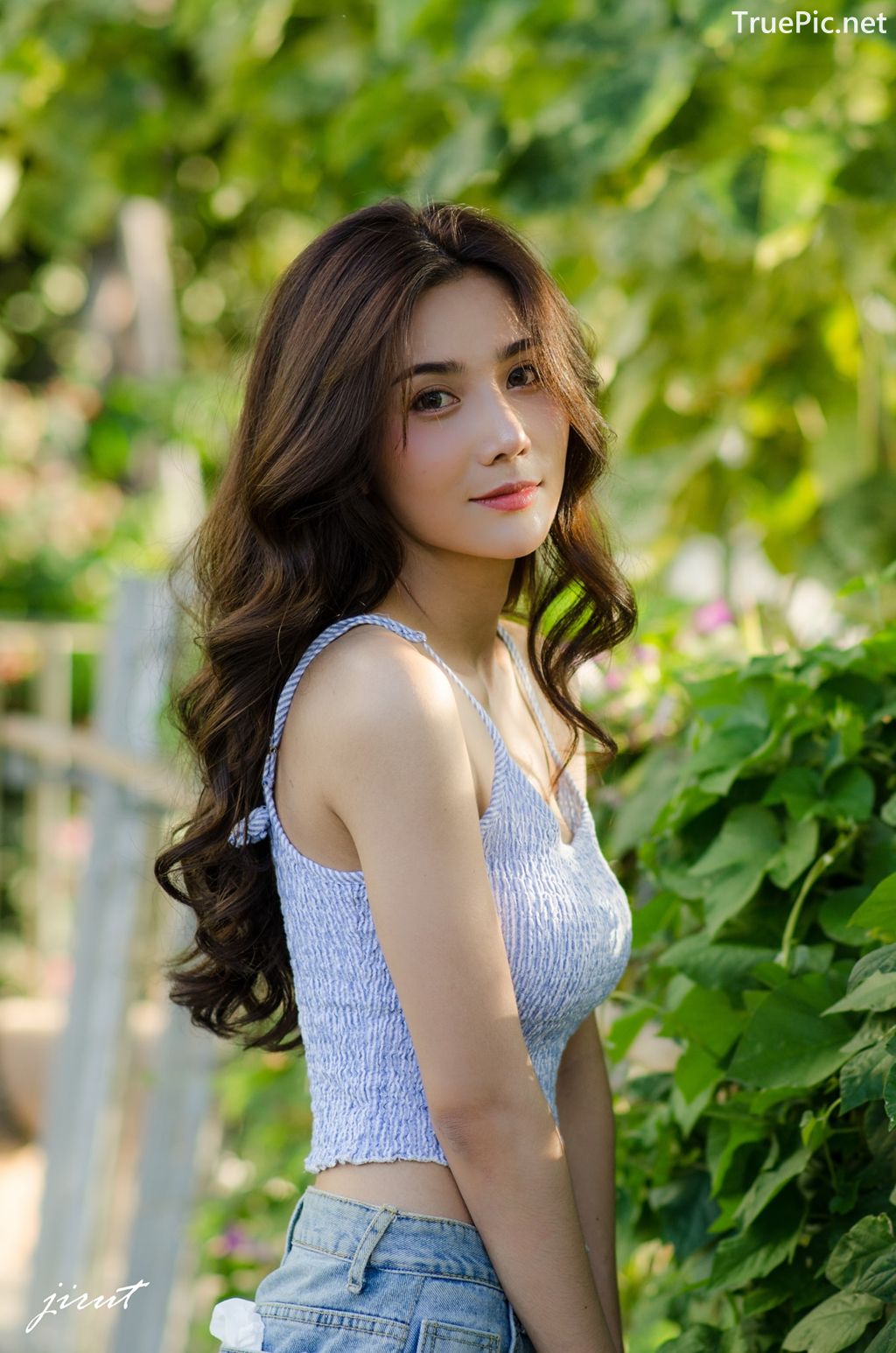 Image-Thailand-Model-Baiyok-Panachon-Cute-White-Crop-Top-and-Short-Jean-TruePic.net- Picture-11