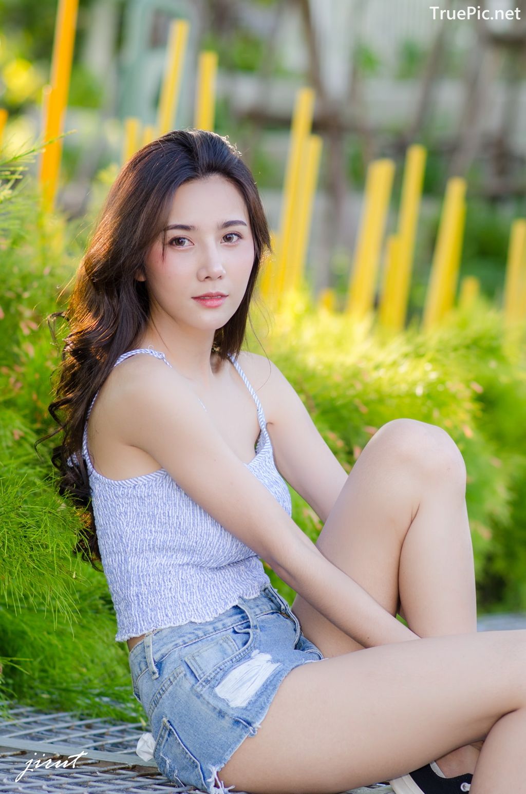 Image-Thailand-Model-Baiyok-Panachon-Cute-White-Crop-Top-and-Short-Jean-TruePic.net- Picture-13