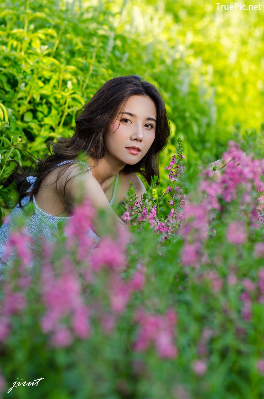 Image-Thailand-Model-Baiyok-Panachon-Cute-White-Crop-Top-and-Short-Jean-TruePic.net- Picture-14