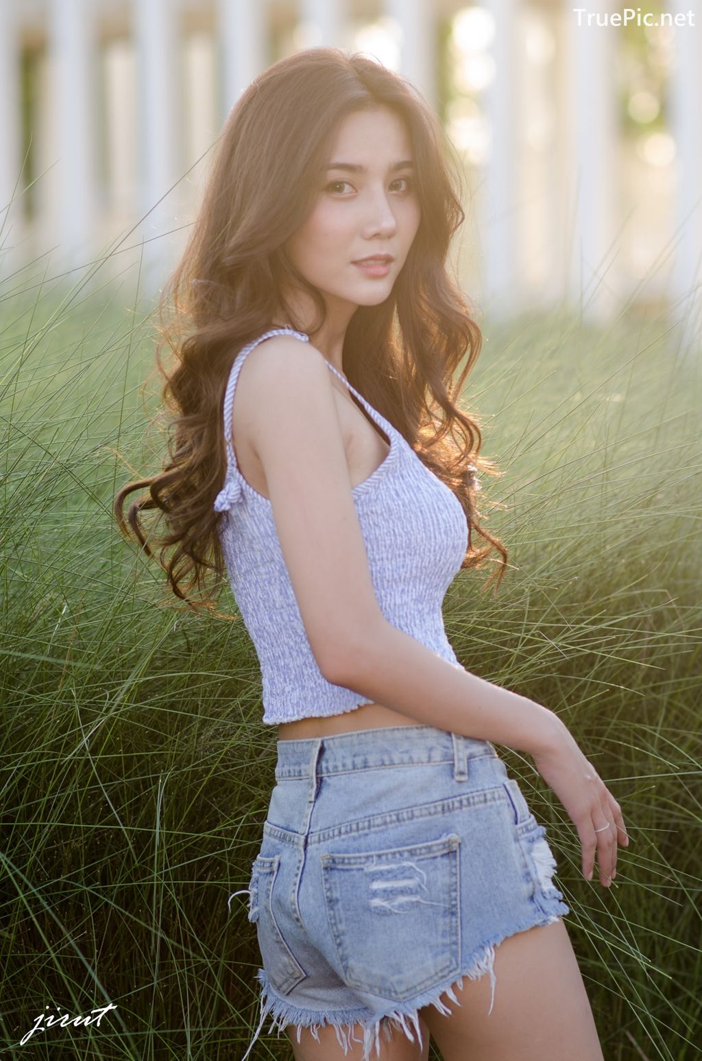 Image-Thailand-Model-Baiyok-Panachon-Cute-White-Crop-Top-and-Short-Jean-TruePic.net- Picture-3