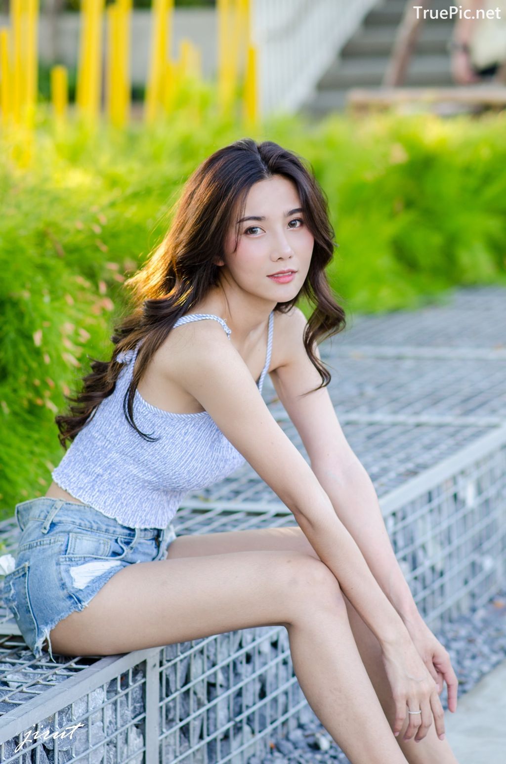 Image-Thailand-Model-Baiyok-Panachon-Cute-White-Crop-Top-and-Short-Jean-TruePic.net- Picture-7