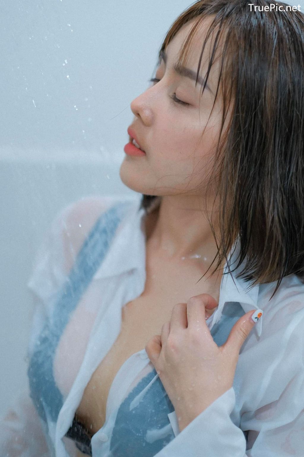 Image-Thailand-Model-Kanlaya-Sae-ngow-White-Shirt-Under-Water-TruePic.net- Picture-10