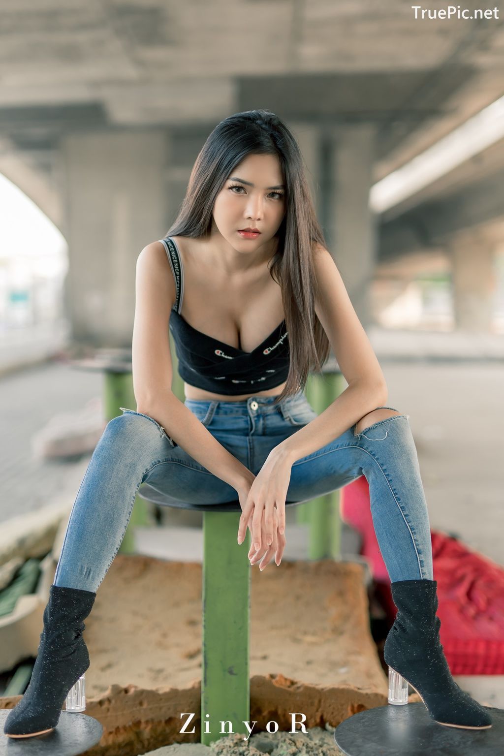 Image-Thailand-Model-Phitchamol-Srijantanet-Black-Crop-Top-and-Jean-TruePic.net- Picture-5