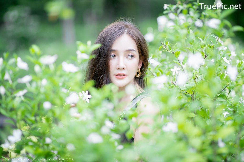 Image-Thailand-Model-Rossarin-Klinhom-Beautiful-Girl-Lost-In-The-Flower-Garden-TruePic.net- Picture-1