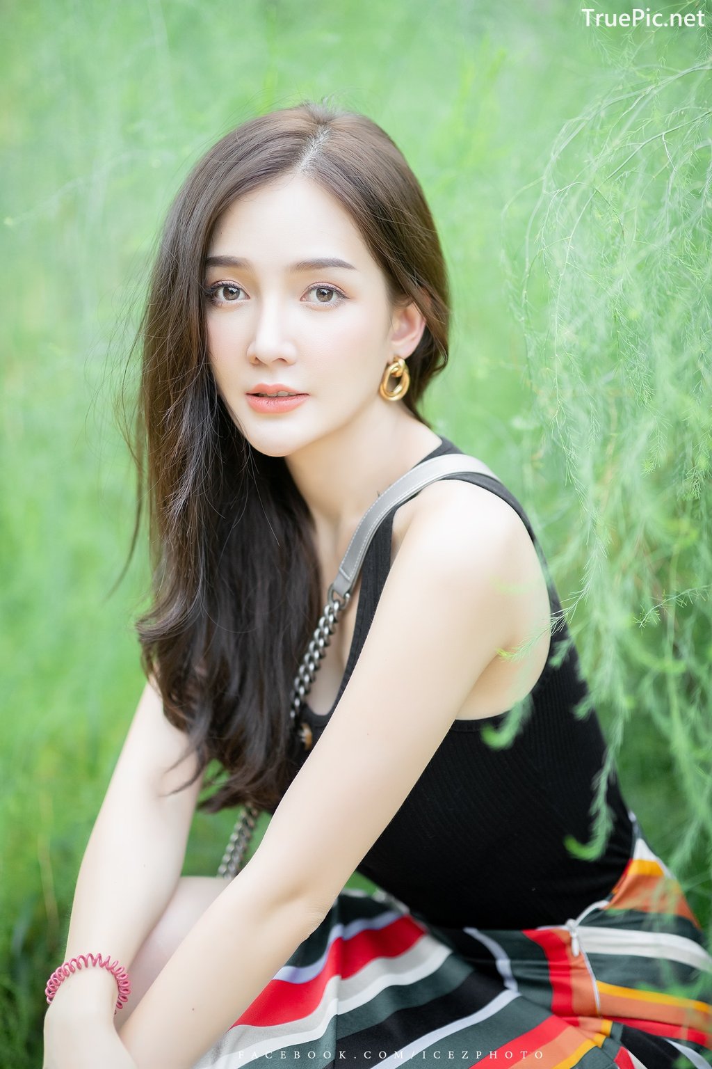 Image-Thailand-Model-Rossarin-Klinhom-Beautiful-Girl-Lost-In-The-Flower-Garden-TruePic.net- Picture-26