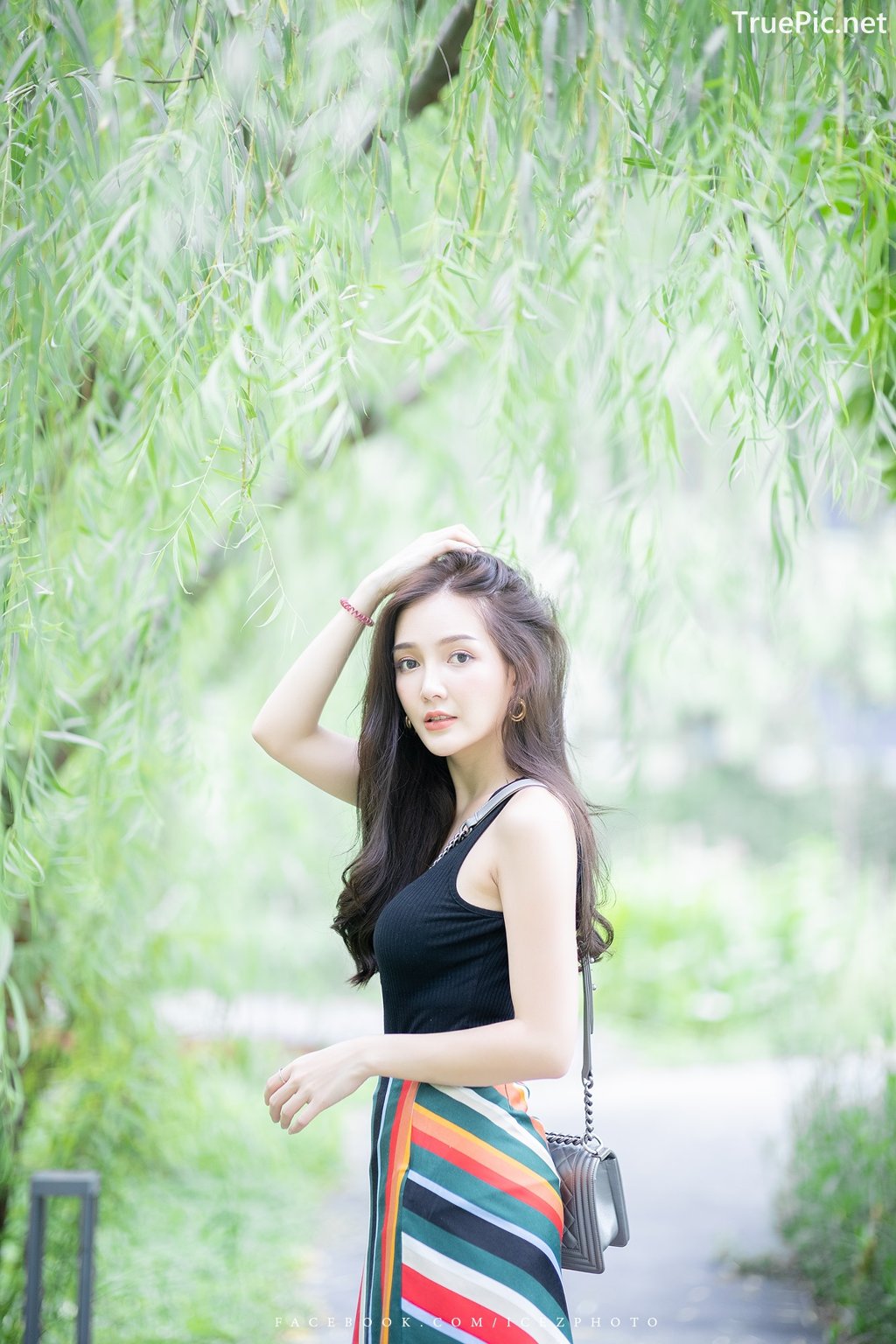 Image-Thailand-Model-Rossarin-Klinhom-Beautiful-Girl-Lost-In-The-Flower-Garden-TruePic.net- Picture-3