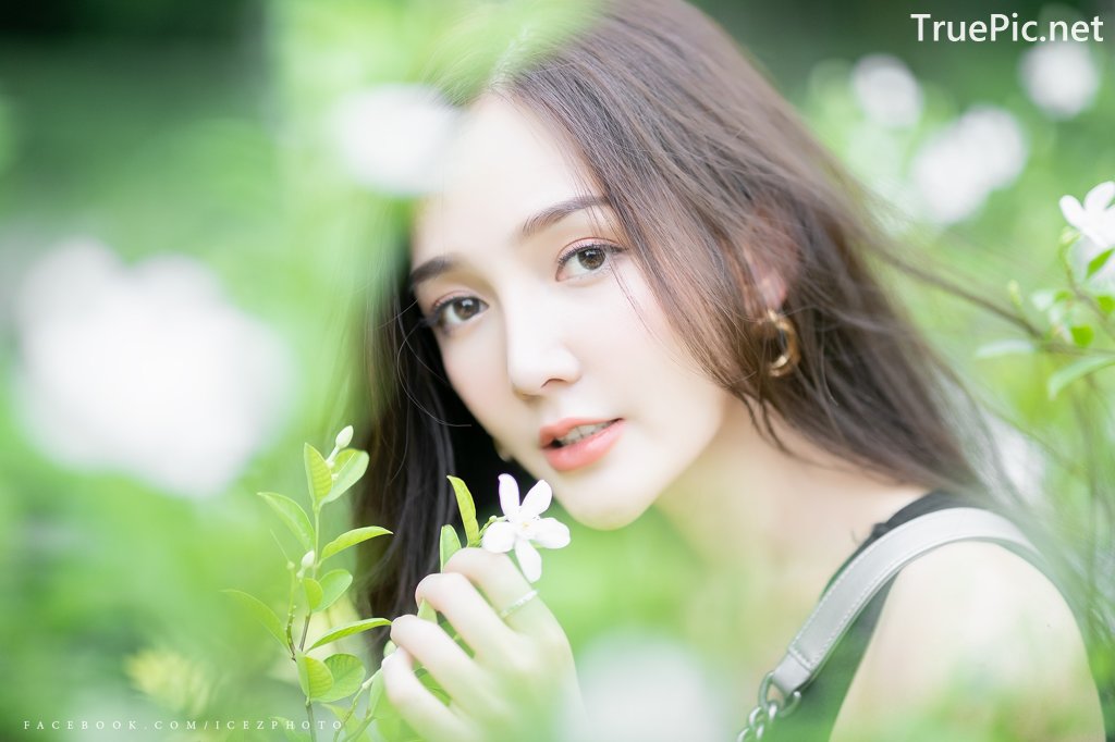 Image-Thailand-Model-Rossarin-Klinhom-Beautiful-Girl-Lost-In-The-Flower-Garden-TruePic.net- Picture-4