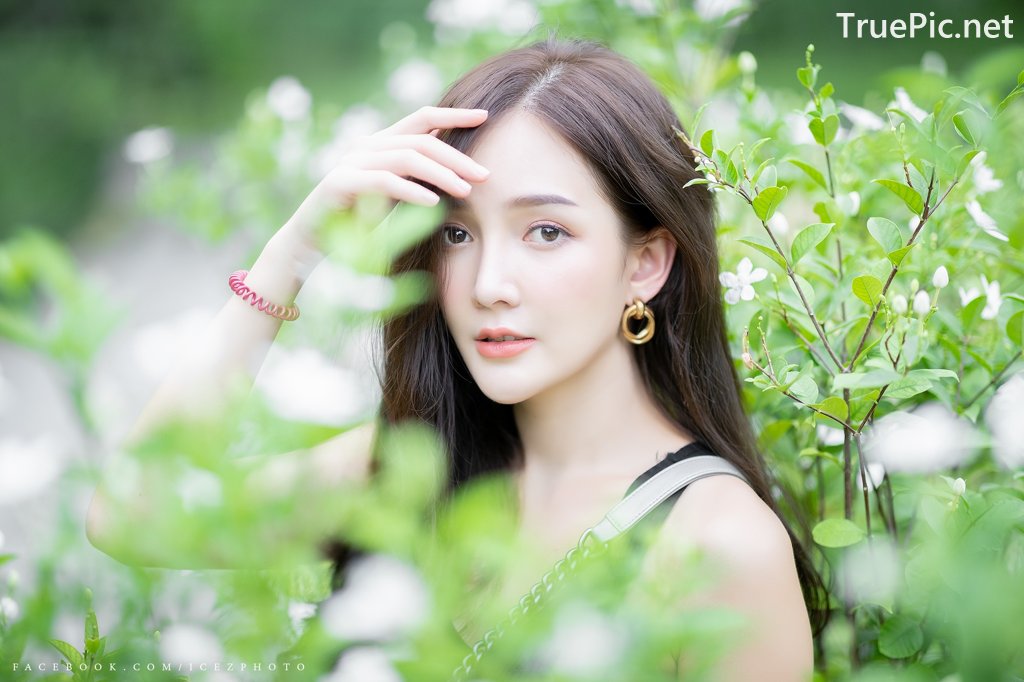 Image-Thailand-Model-Rossarin-Klinhom-Beautiful-Girl-Lost-In-The-Flower-Garden-TruePic.net- Picture-5