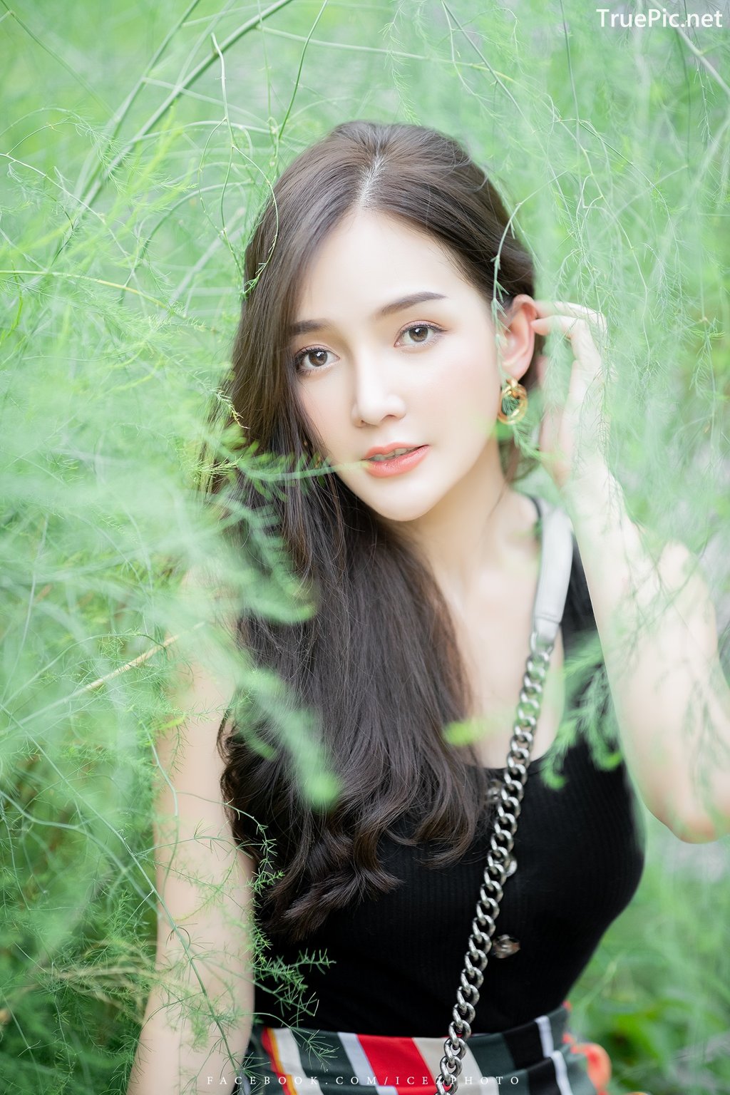 Image-Thailand-Model-Rossarin-Klinhom-Beautiful-Girl-Lost-In-The-Flower-Garden-TruePic.net- Picture-6