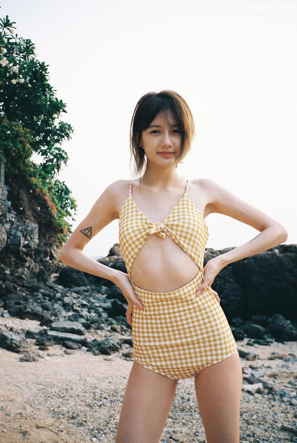 Image-Thailand-Model-Thanya-Siwasiriyangkoon-Yellow-Plaid-Monokini-TruePic.net- Picture-11