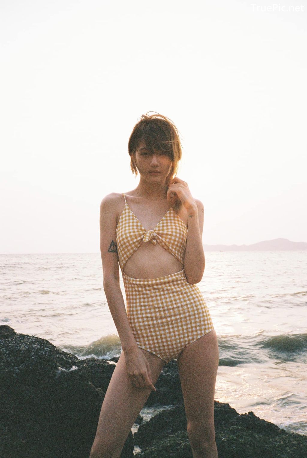 Image-Thailand-Model-Thanya-Siwasiriyangkoon-Yellow-Plaid-Monokini-TruePic.net- Picture-37