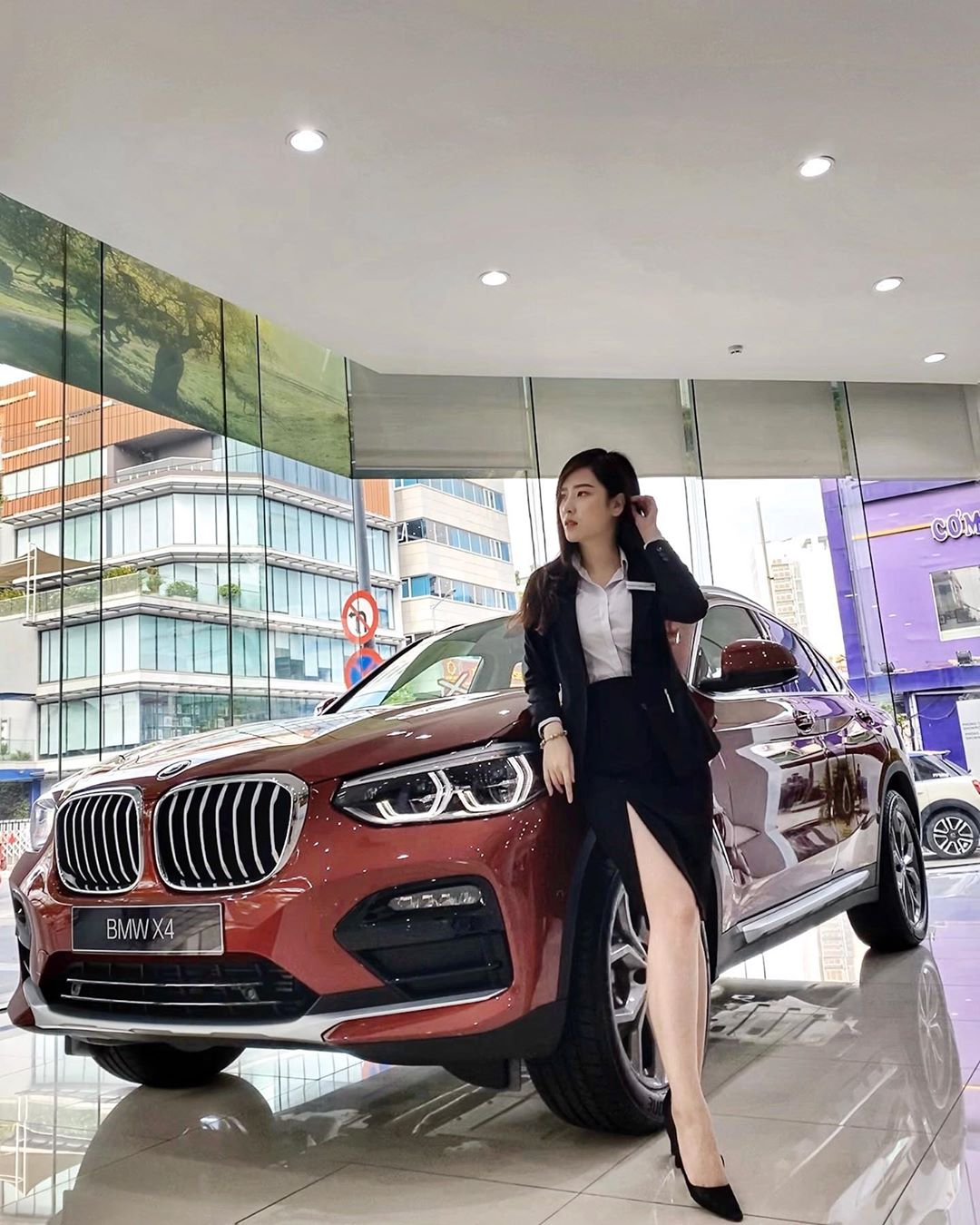 Hãy lái thử ngay hôm nay! Doanh nghiệp chân dài của BMW có "túi khí mềm màu trắng" của riêng mình để đi cùng với chuyến đi thử nghiệm. Đường cong tràn lan thậm chí còn tốt hơn so với chiếc xe mới! 8