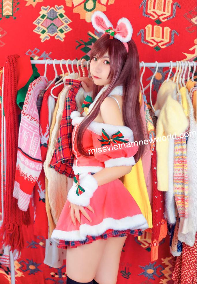 Kizuna Ai trong bộ cosplay Giáng Sinh của 逐月SU khiến mọi ánh nhìn phải mê mẩn