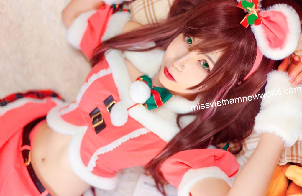 Kizuna Ai với phong cách Giáng Sinh dễ thương, đầy năng lượng qua cosplay của 逐月SU