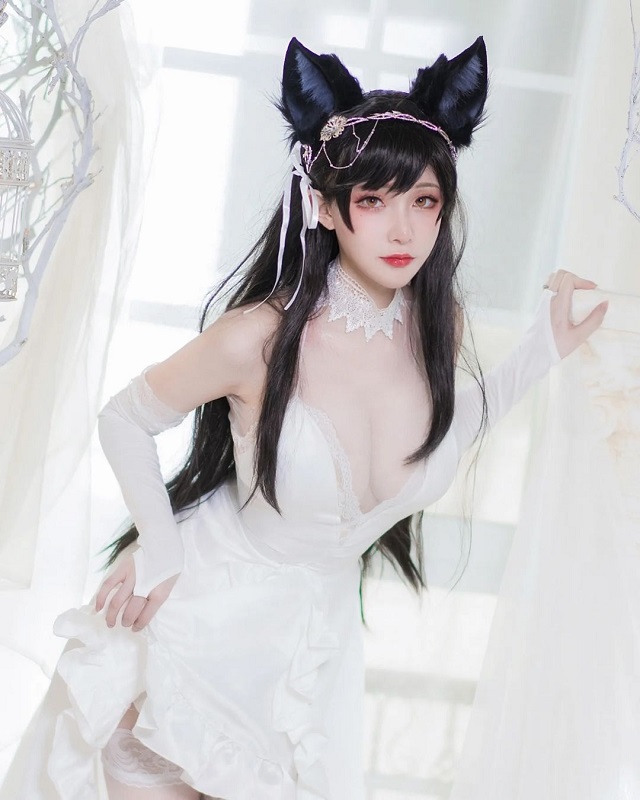 me-dam-voi-bo-anh-cosplay-atago-azur-lane-trang-khong-ti-vet-b97-6457766