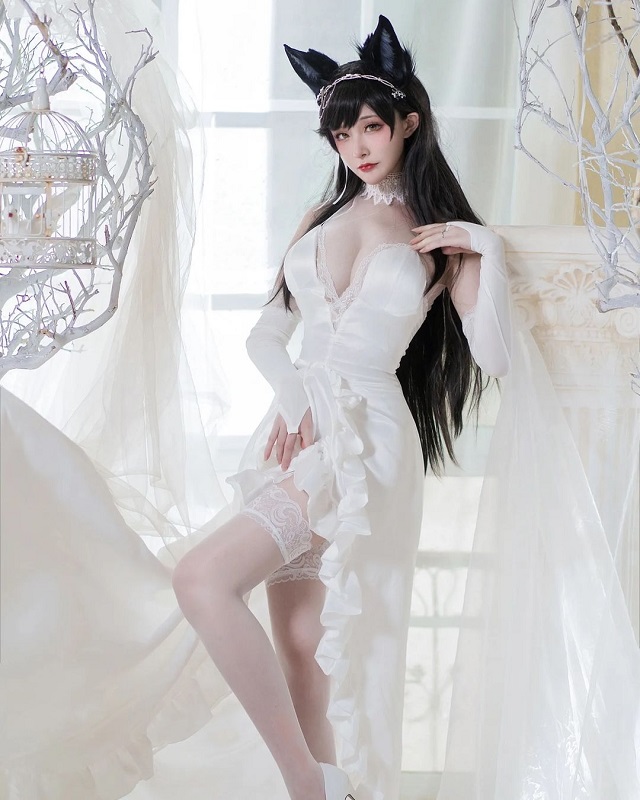 me-dam-voi-bo-anh-cosplay-atago-azur-lane-trang-khong-ti-vet-e42-6457766