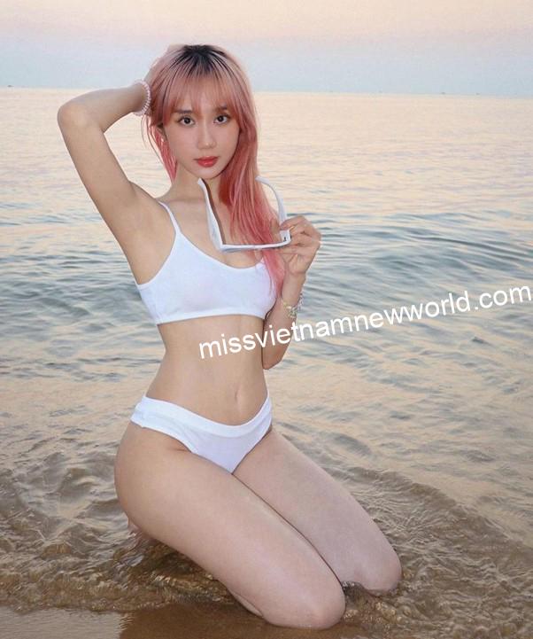 Nét đẹp mê hoặc trong bộ bikini mỏng xuyên thấu đầy táo bạo