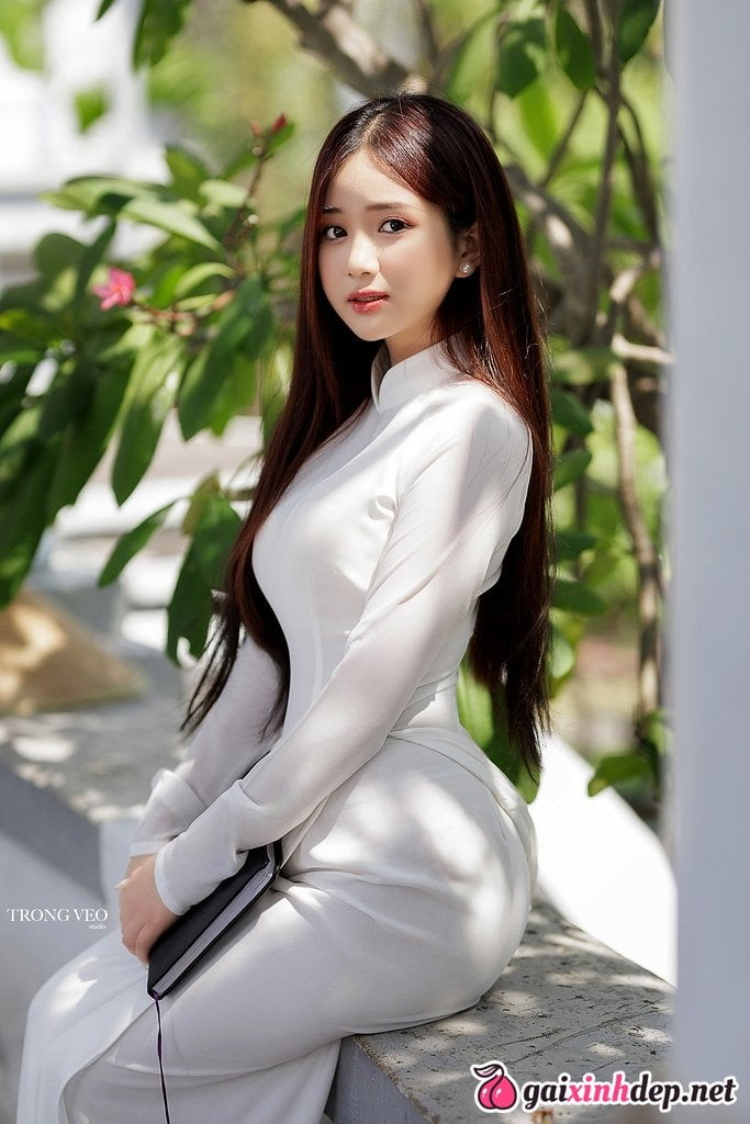 Nu Sinh Ao Dai Trang