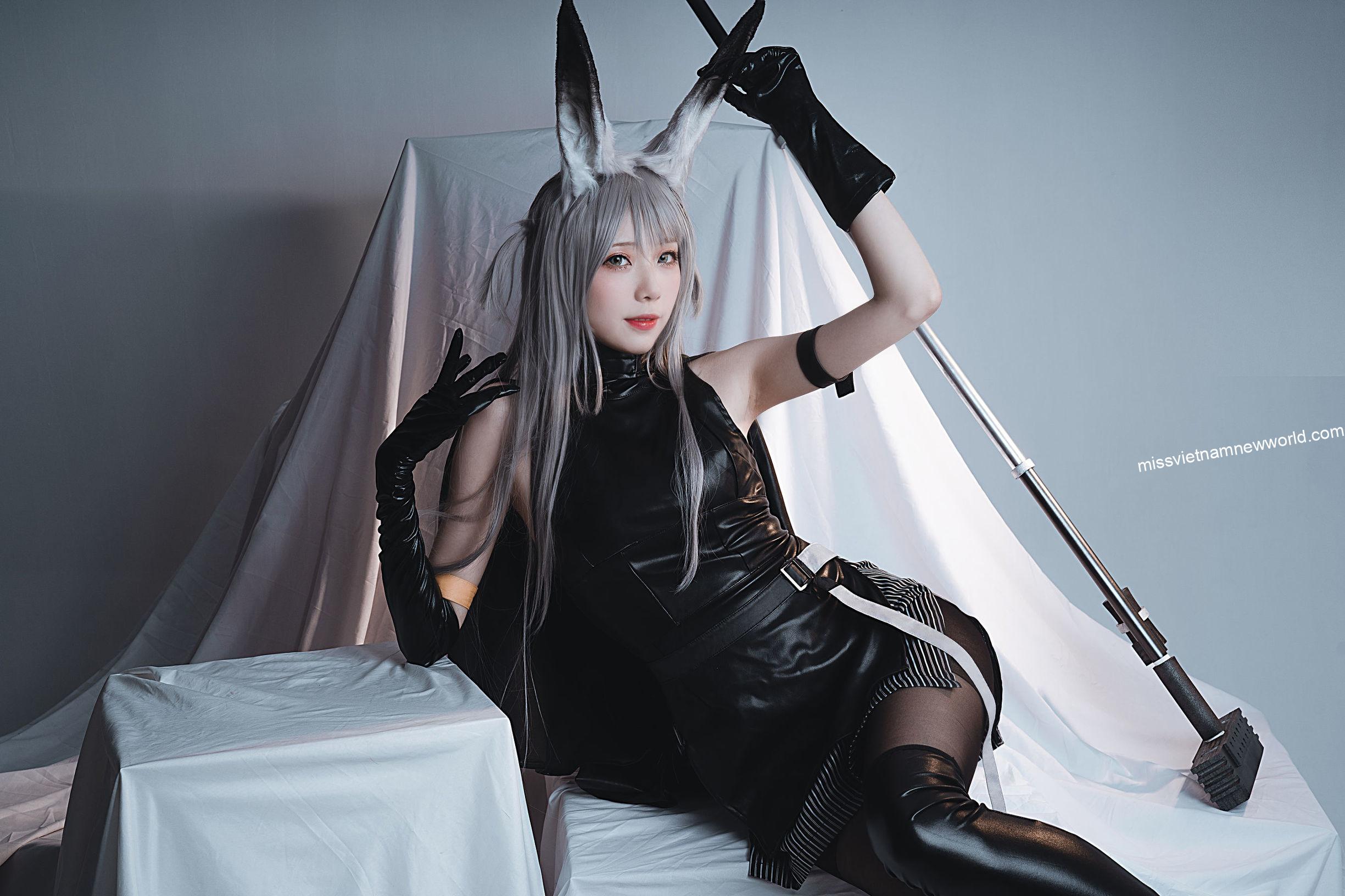 nu-sinh-trung-quoc-cosplay-nu-chien-binh-den (12)