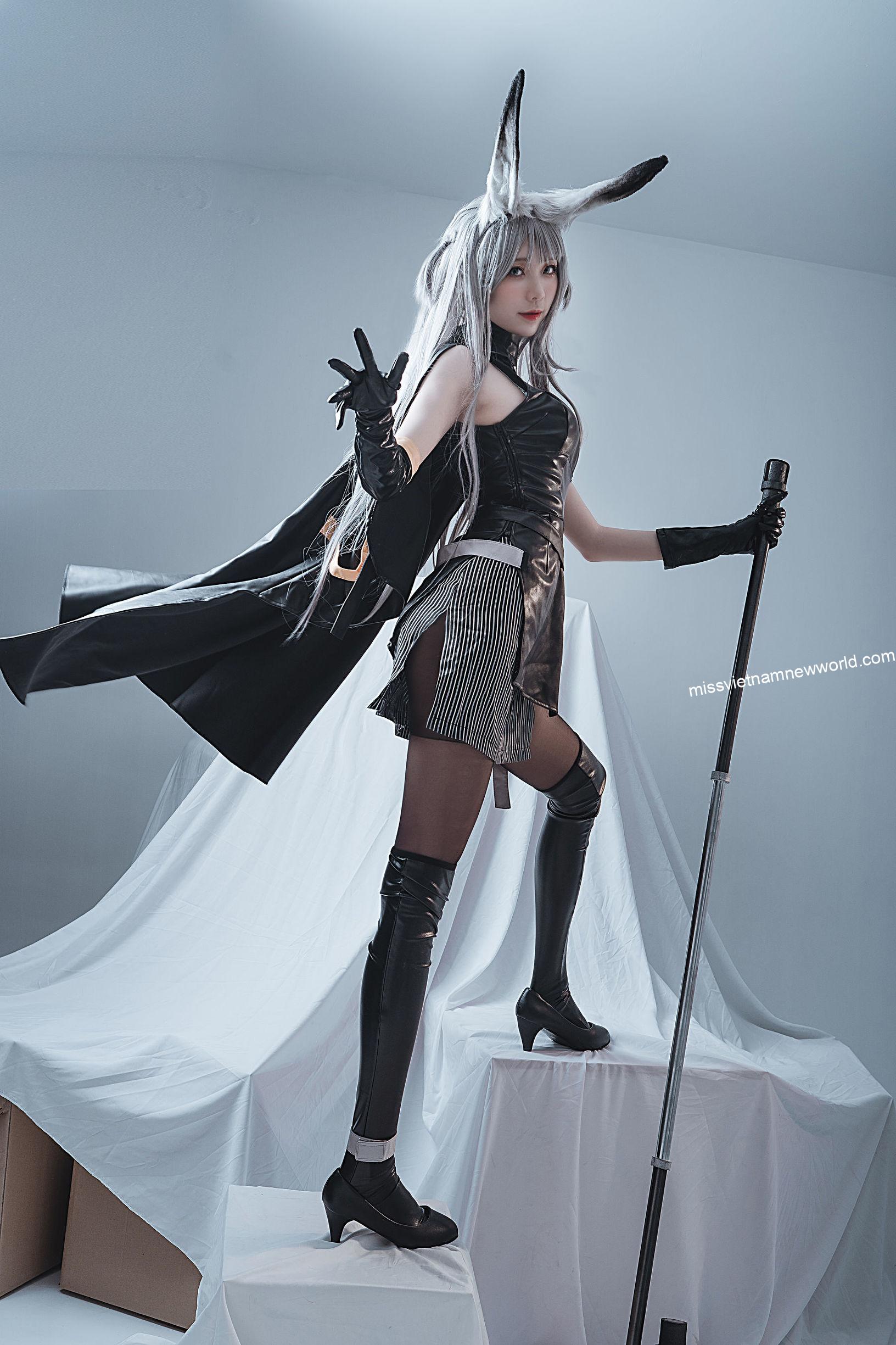 nu-sinh-trung-quoc-cosplay-nu-chien-binh-den (8)