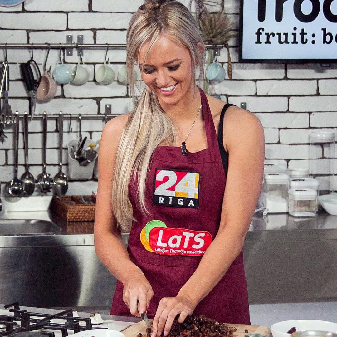 Paula freimane works out during the day and becomes a little cook at night 2