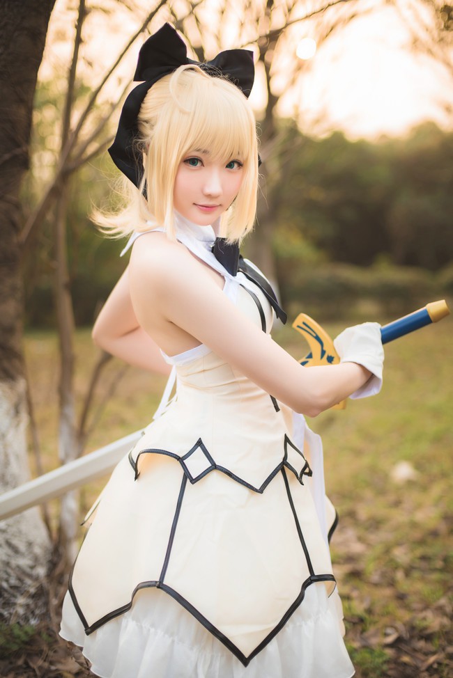 cosplay-saber-de-thuong-trong-game-fate-grand-order-1