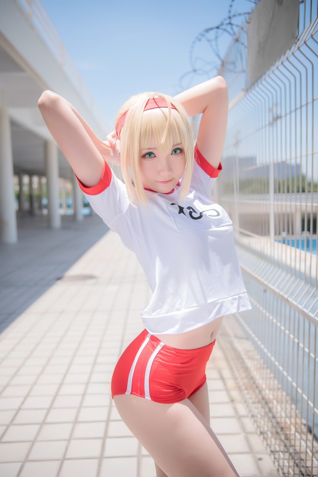 cosplay-co-nang-hau-gai-Saber-sieu-quyen-ru-01