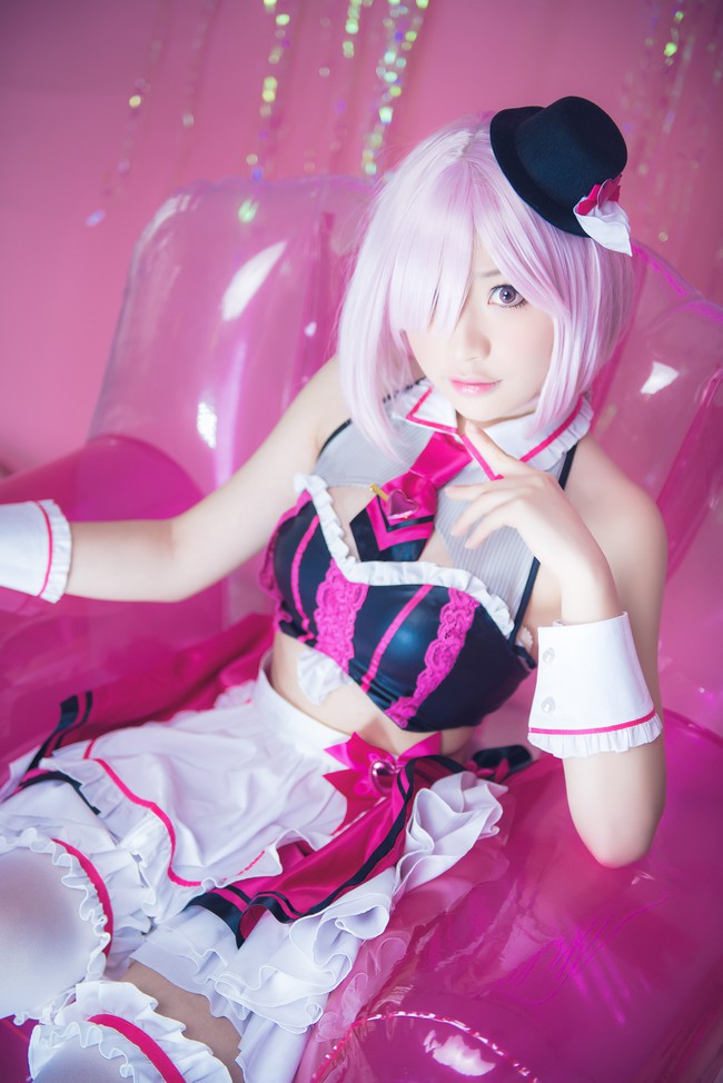 cosplay-co-nang-Mashu-Kyrielight-sieu-goi-cam-02