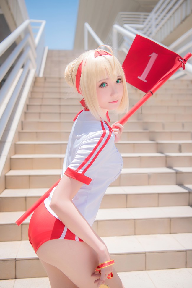 cosplay-co-nang-hau-gai-Saber-sieu-quyen-ru-10