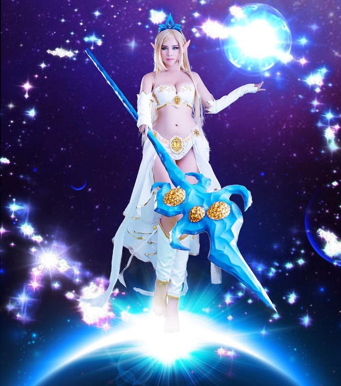 Cosplay Janna ngực khủng đốn tim fan Liên Minh Huyền Thoại - Ảnh 1.