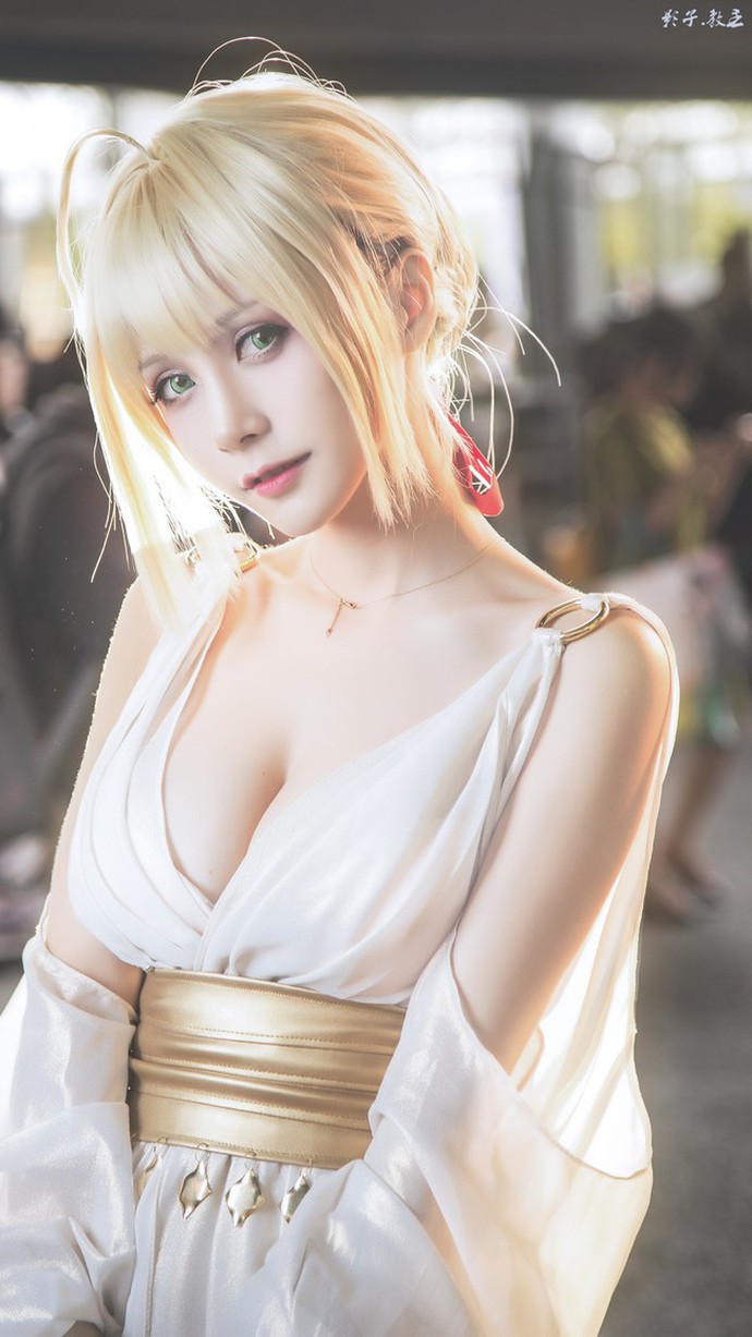 Cùng ngắm cosplay Saber đẹp đến ngất ngây trong Fate/Extella - Ảnh 1.