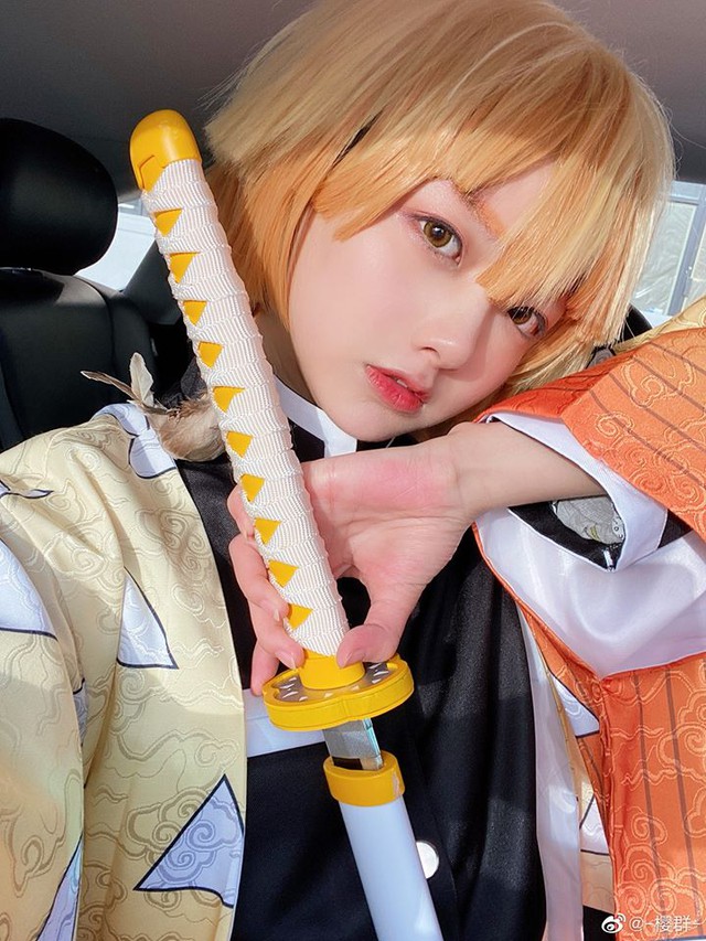 Kimetsu no Yaiba: Zenitsu cute quá đỗi qua bộ ảnh cosplay giống đến khó tin của fan - Ảnh 10.