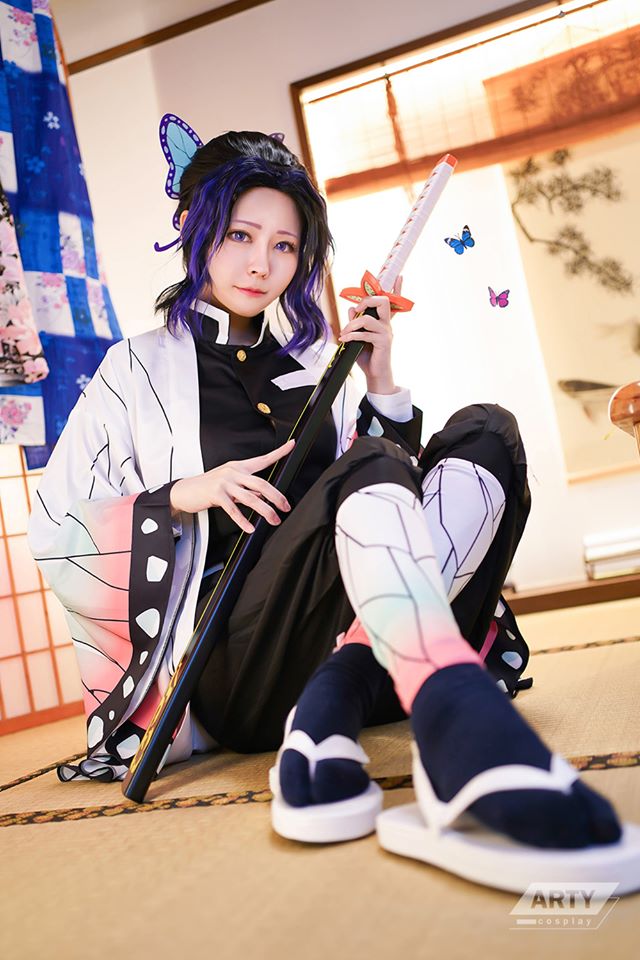 Kimetsu no Yaiba: Trùng trụ Kochou Shinobu khoe vẻ gợi cảm khó cưỡng qua loạt ảnh cosplay đẹp mê hồn - Ảnh 9.